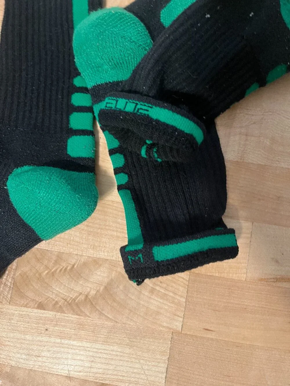 Lot of 2 pairs Men's Medium 6-8 Nike Elite Basketball Crew Socks Black Green